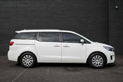 2017 Kia
                Carnival S