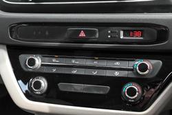 2017 Kia
                Carnival S