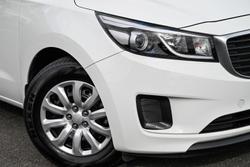 2017 Kia
                Carnival S