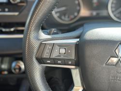 2022 Mitsubishi
Outlander LS