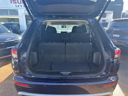 2022 Mitsubishi
Outlander LS