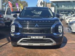 2022 Mitsubishi
Outlander LS