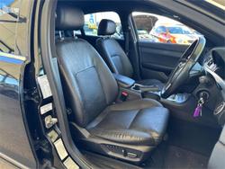2009 Holden
                Calais V