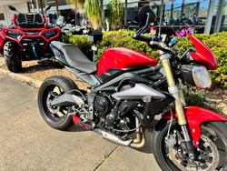 2015 Triumph STREET TRIPLE 660 Red