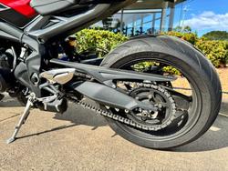 2015 Triumph STREET TRIPLE 660 Red