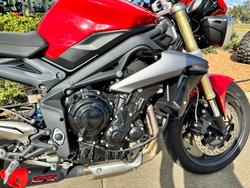 2015 Triumph STREET TRIPLE 660 Red