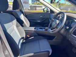 2025 Nissan
                X-TRAIL ST