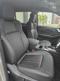 2025 Isuzu
MU-X X-TERRAIN