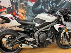 2020 Triumph STREET TRIPLE S 660 LAMS CRYSTAL WHITE