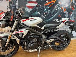2020 Triumph STREET TRIPLE S 660 LAMS CRYSTAL WHITE