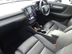 2022 VOLVO
XC40 PLUS B4 MHEV