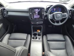2022 VOLVO
XC40 PLUS B4 MHEV