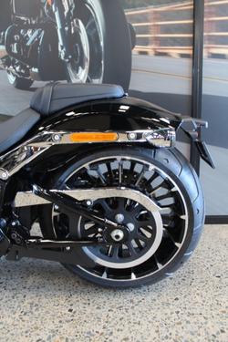 2025 Harley-davidson FXBR BREAKOUT (117) VIVID BLACK