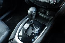 2014 Nissan
                X-TRAIL ST-L
