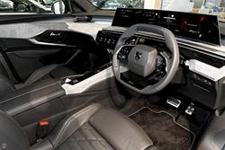 2025 Peugeot 5008 GT Premium Hybrid P74 MY25 Okenite White