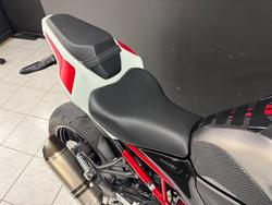 2022 Kawasaki Z900 SUPERNAKED (ZR900) White