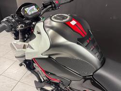 2022 Kawasaki Z900 SUPERNAKED (ZR900) White
