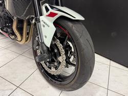 2022 Kawasaki Z900 SUPERNAKED (ZR900) White
