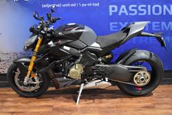 2025 Ducati STREETFIGHTER V4 S Black