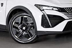 2025 Peugeot 408 GT Premium Hybrid