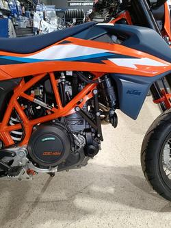 2024 KTM 690 SMC R ORANGE