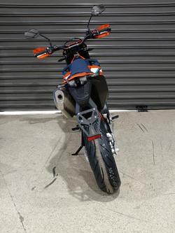 2024 KTM 690 SMC R ORANGE