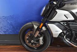 2019 Ducati DIAVEL 1260 (SANDSTONE GREY) Grey