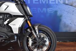 2019 Ducati DIAVEL 1260 (SANDSTONE GREY) Grey