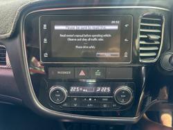 2017 Mitsubishi
                Outlander ES