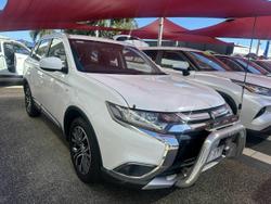 2017 Mitsubishi
                Outlander ES
