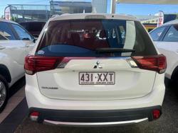 2017 Mitsubishi
                Outlander ES