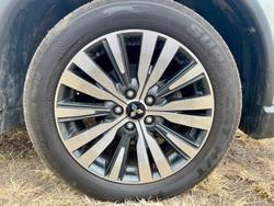 2021 Mitsubishi
                Outlander LS