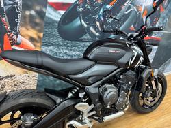 2023 Triumph TRIDENT 660 MATT JETT BLACK