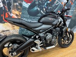 2023 Triumph TRIDENT 660 MATT JETT BLACK