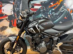 2023 Triumph TRIDENT 660 MATT JETT BLACK
