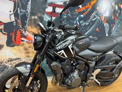 2023 Triumph TRIDENT 660 MATT JETT BLACK