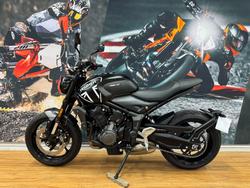 2023 Triumph TRIDENT 660 MATT JETT BLACK