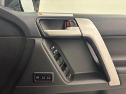 2023 Toyota Landcruiser Prado Kakadu GDJ150R 4X4 Dual Range Silver Pearl
