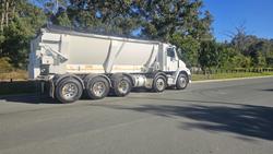 2014 Freightliner Flx C1112 White