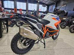 2024 KTM SUPER ADVENTURE R ORANGE