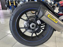 2013 Triumph Speed Triple 1050 SE Speed Triple Silver
