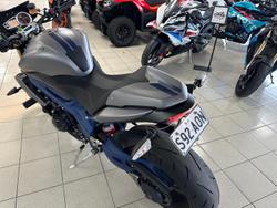 2013 Triumph Speed Triple 1050 SE Speed Triple Silver