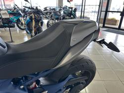 2013 Triumph Speed Triple 1050 SE Speed Triple Silver