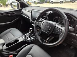 2025 Isuzu D-MAX BLADE