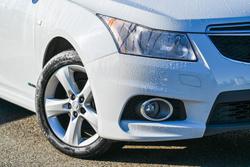 2011 Holden
                Cruze SRi-V