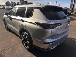 2025 Mitsubishi Outlander LS