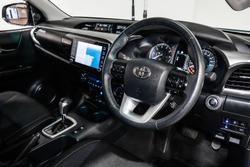 2020 Toyota
                Hilux SR5