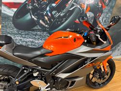 2022 Yamaha YZF-R3 VIVID ORANGE