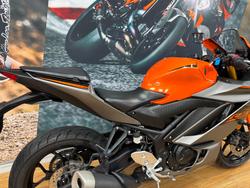 2022 Yamaha YZF-R3 VIVID ORANGE