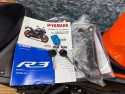 2022 Yamaha YZF-R3 VIVID ORANGE